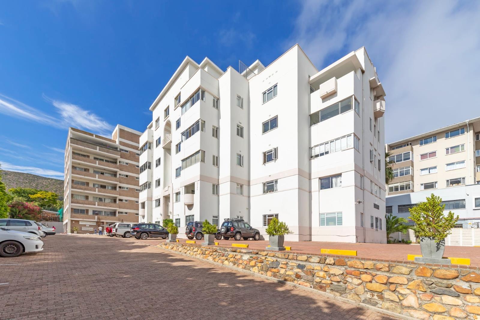 2 Bedroom Apartment in Sea Point