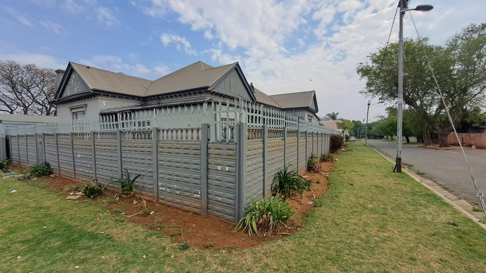 5 Bedroom House in Roodepoort Central