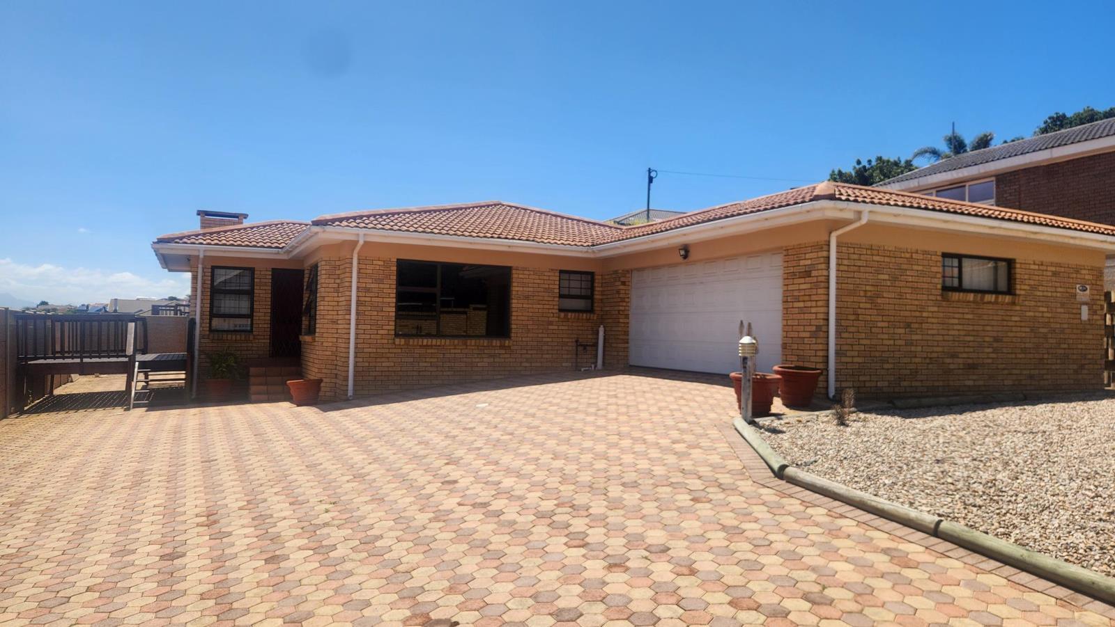 3 Bedroom House in Fraaiuitsig