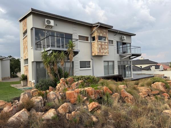 4 Bedroom House in Aqua Vista