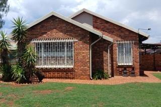 3 Bedroom House in Meyerton Park
