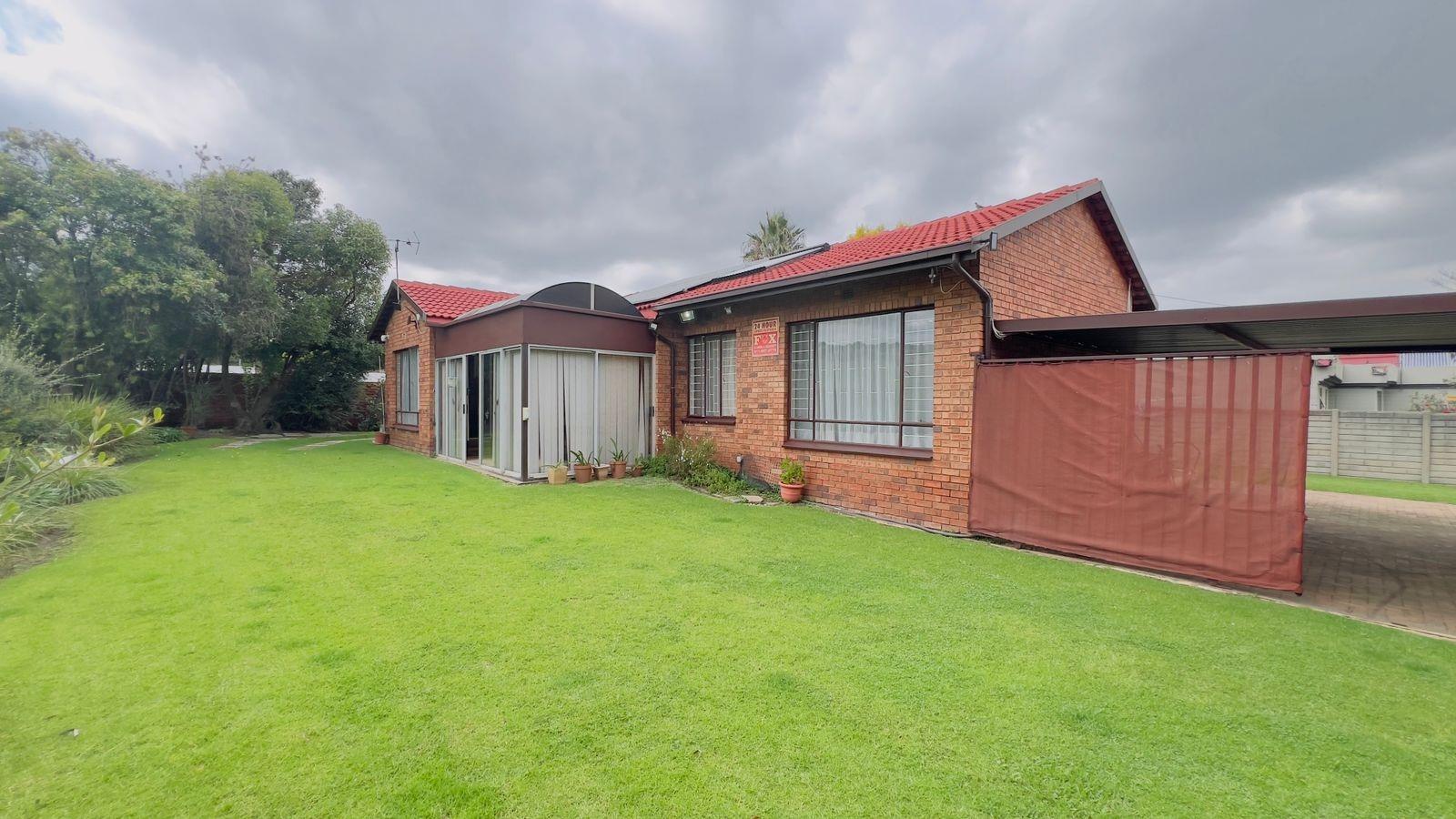 3 Bedroom House in Glenvista