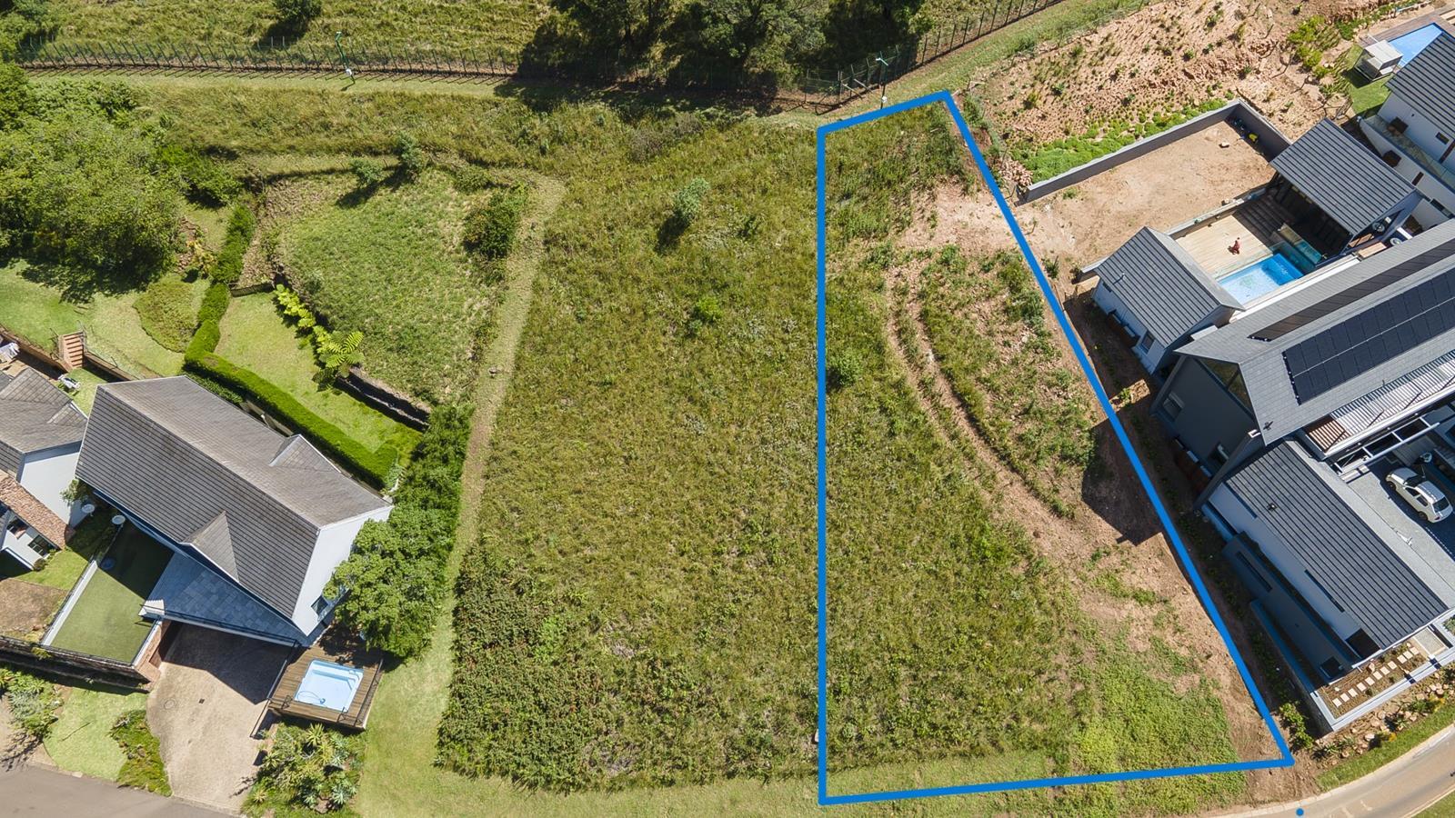 925 m² Land available in Cotswold Downs Estate
