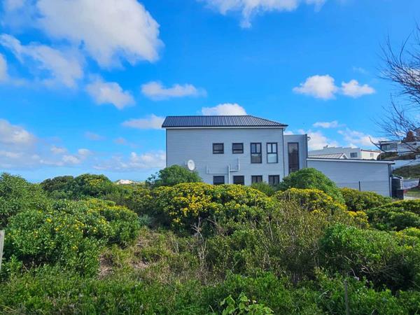 738 m² Land available in Pearly Beach