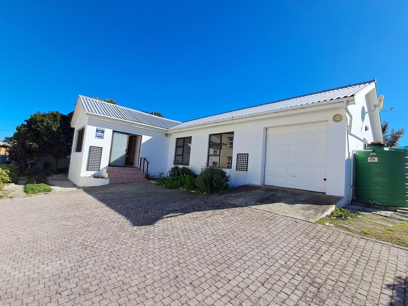 3 Bedroom House in De Kelders