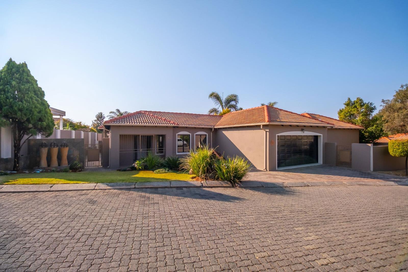 4 Bedroom House in Noordheuwel