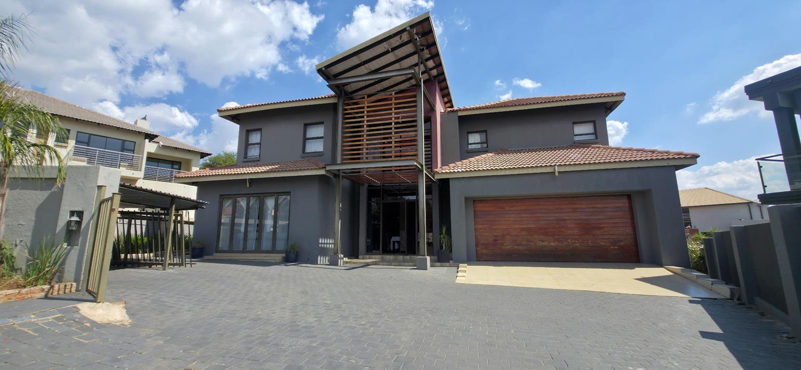 5 Bedroom House in Pebble Rock