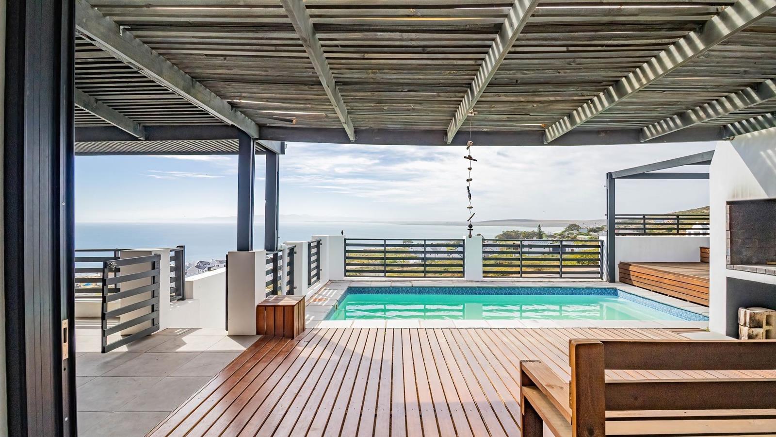 4 Bedroom House in St Helena Views