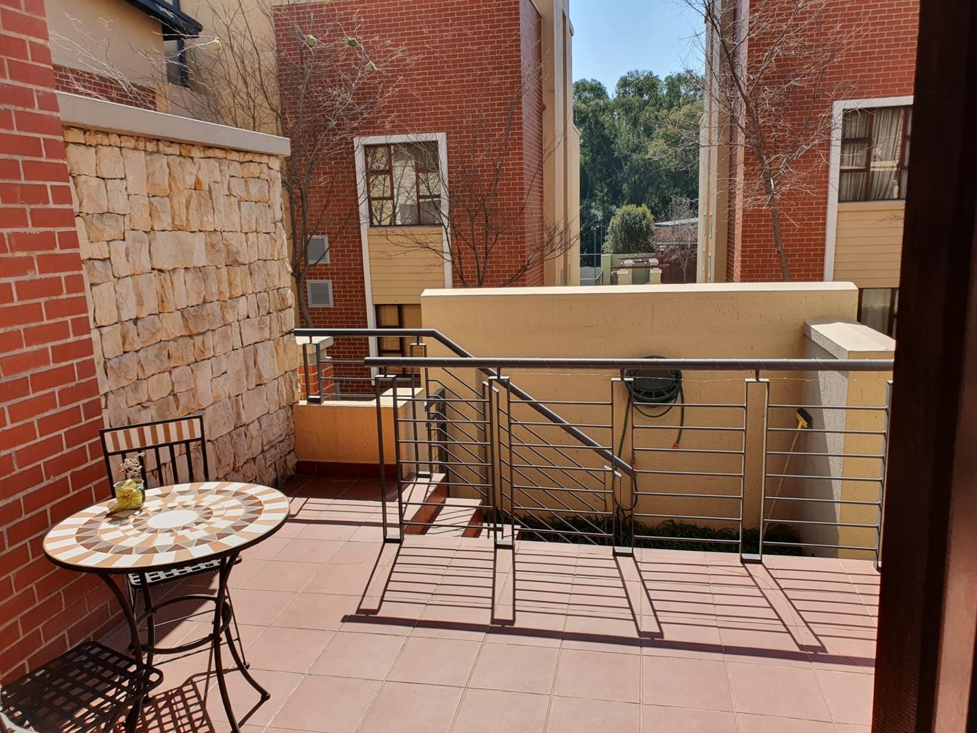 1 Bedroom Apartment in Douglasdale
