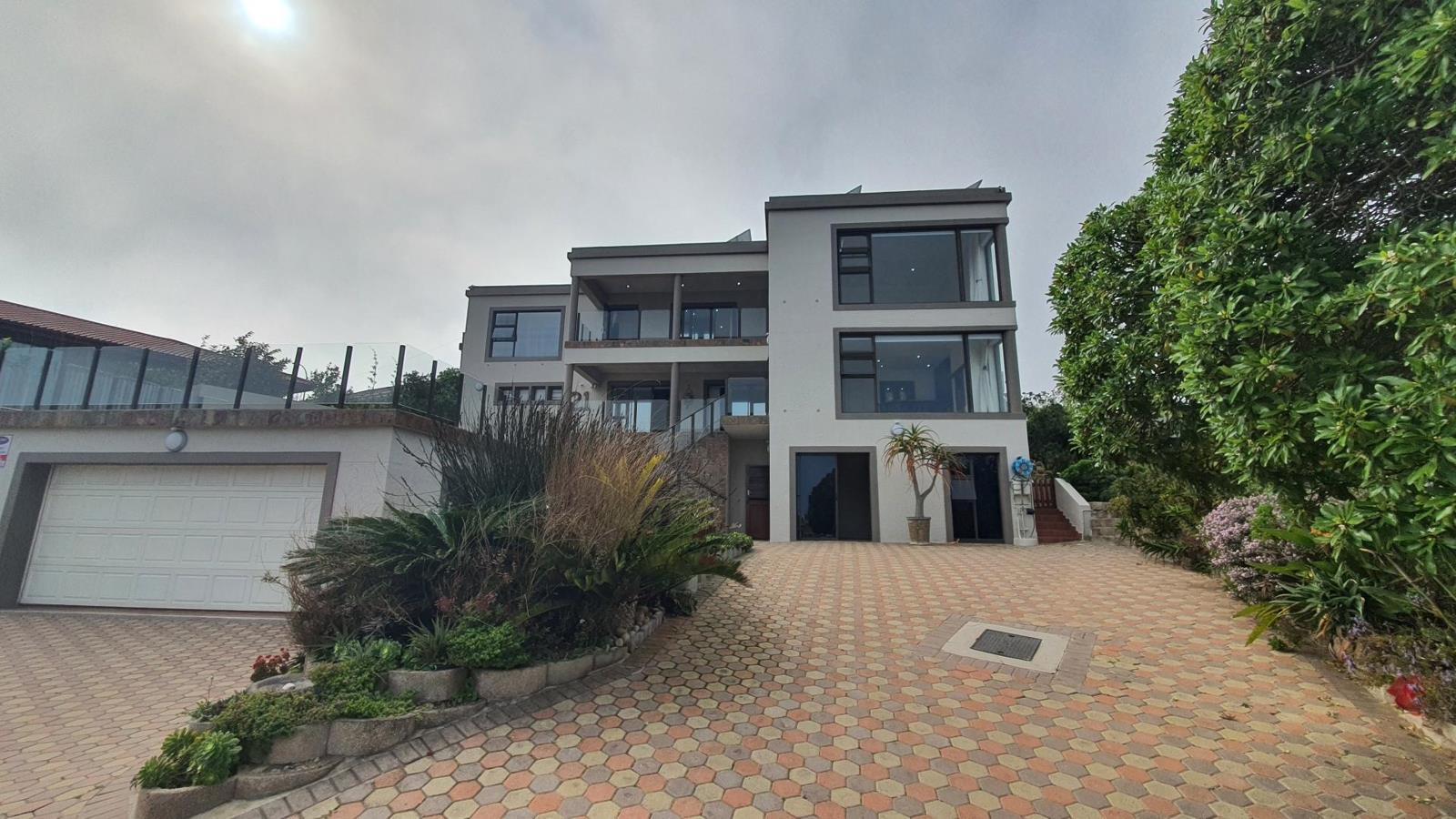 4 Bedroom House in Dana Bay
