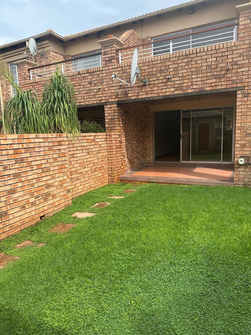 4 Bedroom Townhouse in Moreleta Park