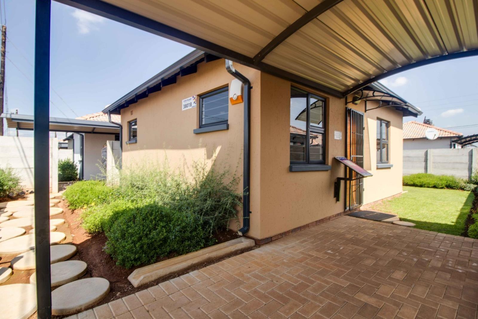 2 Bedroom House in Protea Glen