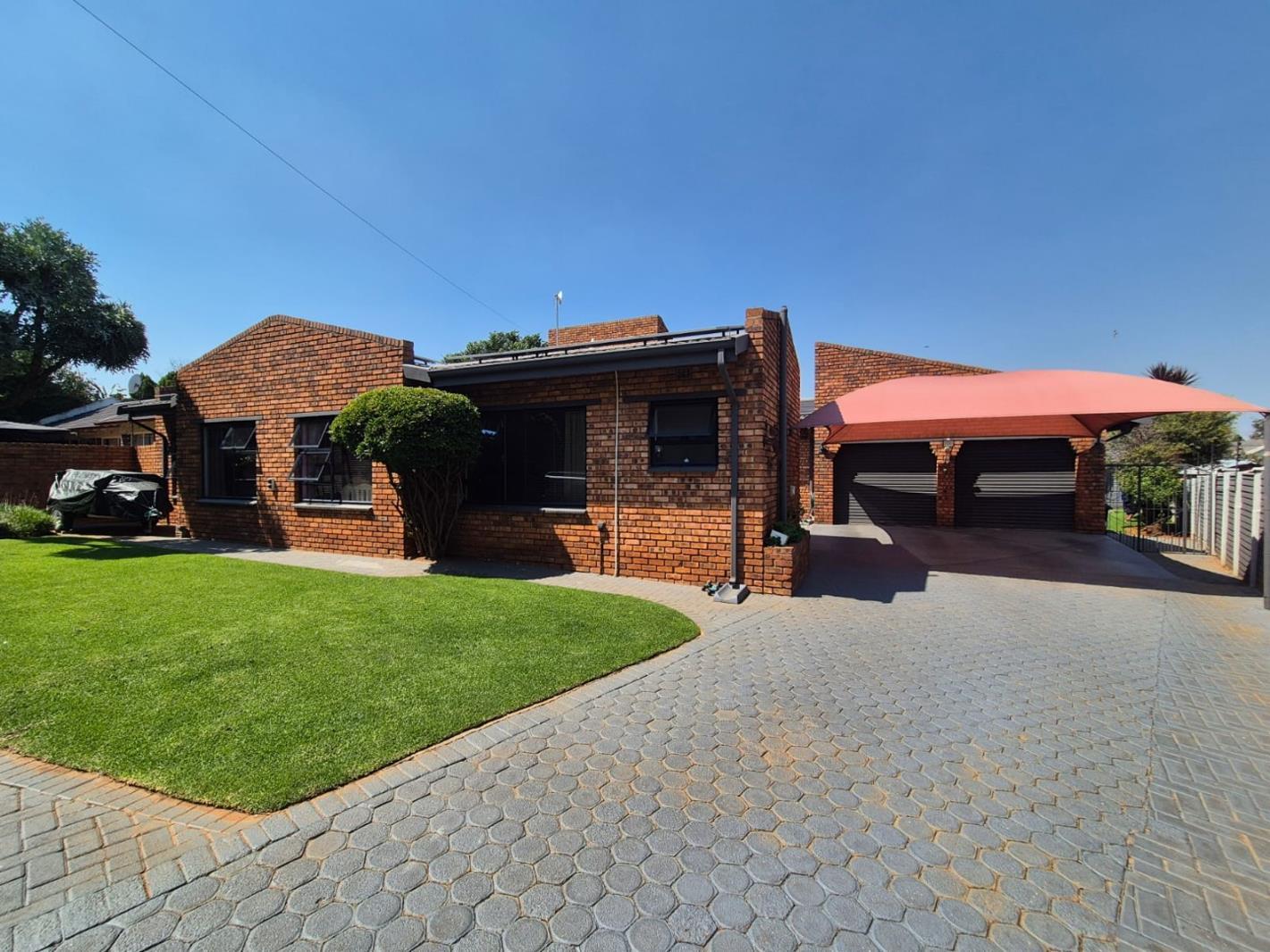 5 Bedroom House in Greenhills