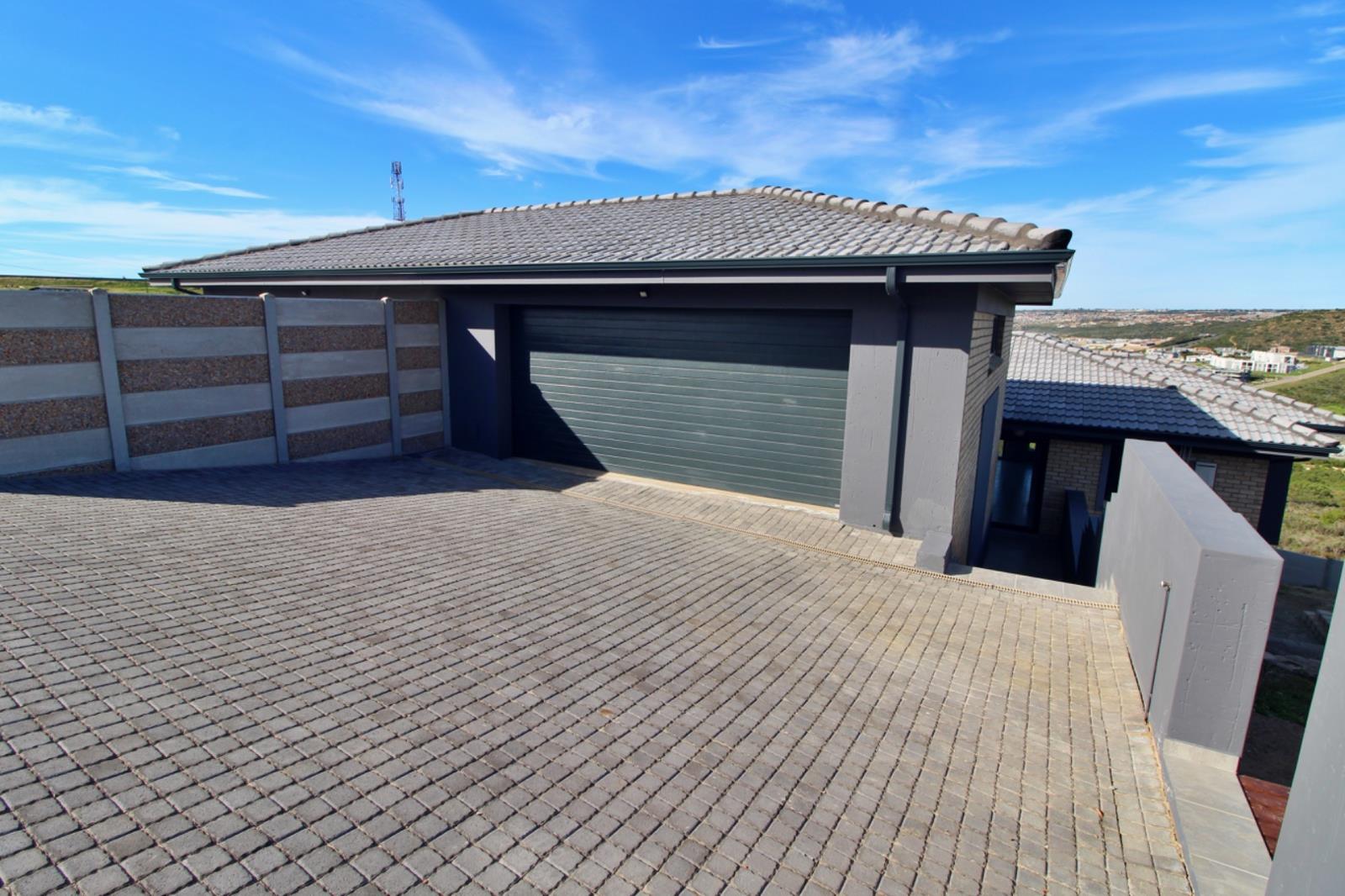 3 Bedroom Duet in Seemeeu Park