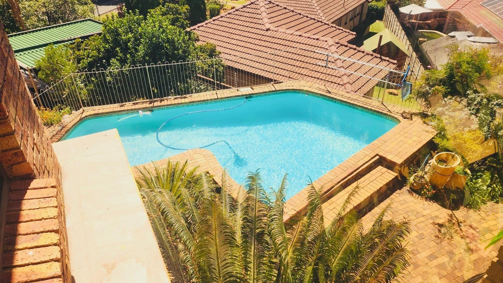 5 Bedroom House in Ridgeway