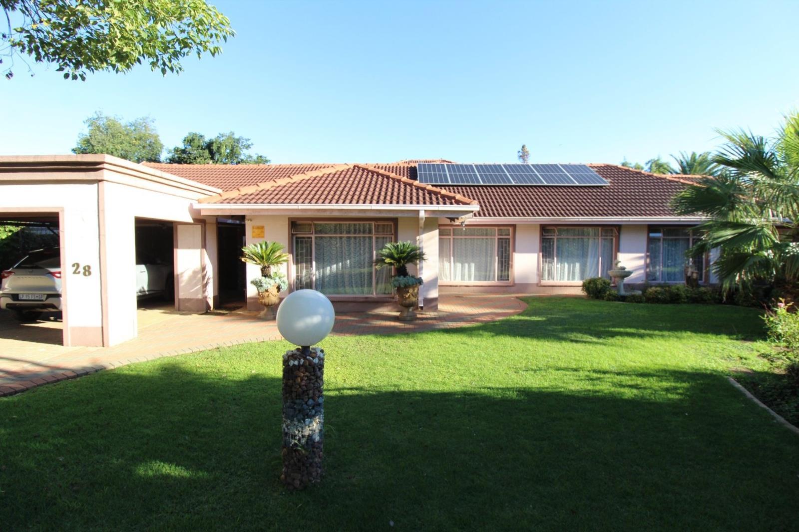5 Bedroom House in Miederpark