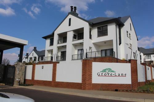 1 Bedroom Flat in Equestria