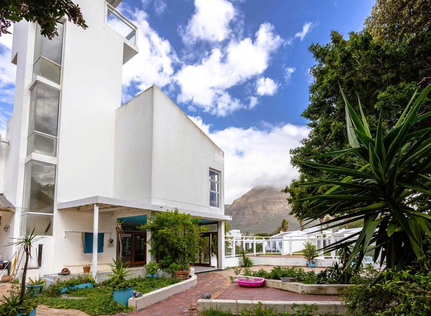 6 Bedroom House in Marina da Gama