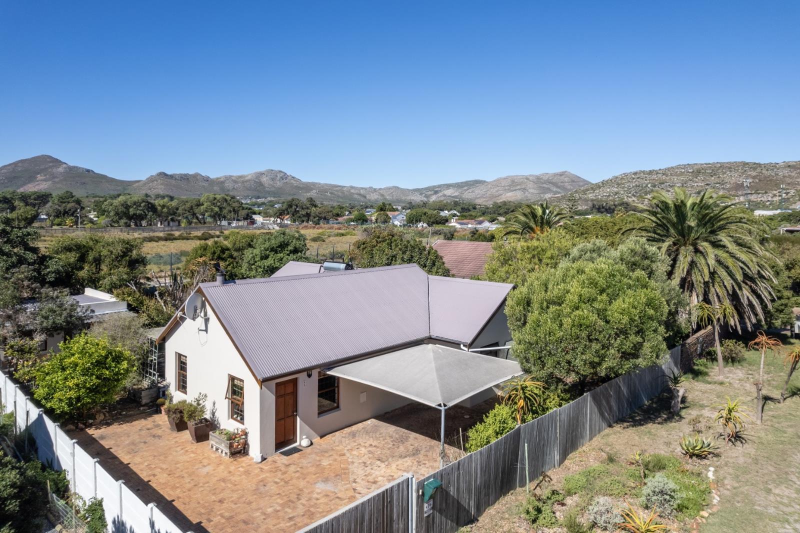 4 Bedroom House in Kommetjie