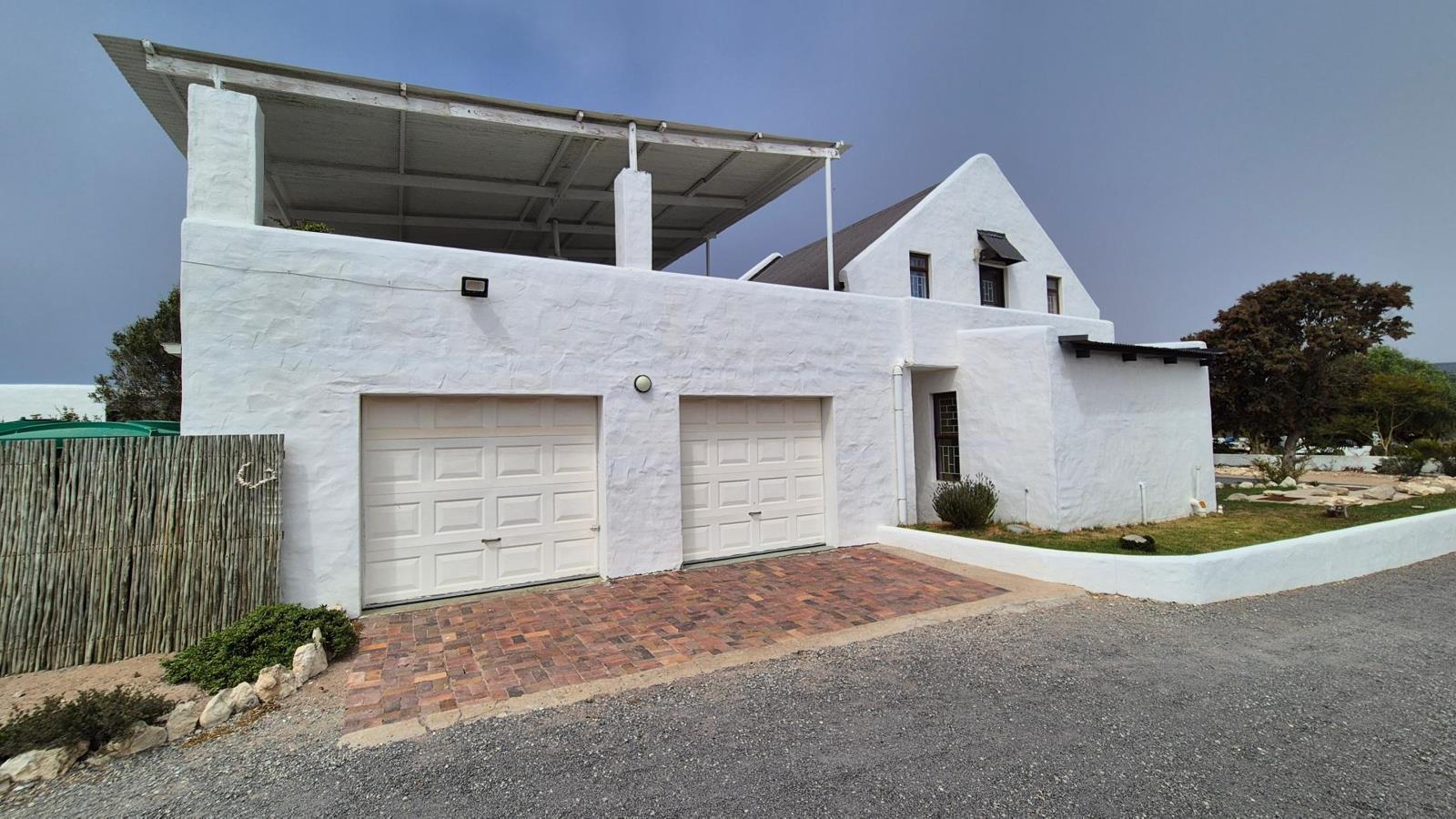 6 Bedroom House in Jacobs Bay