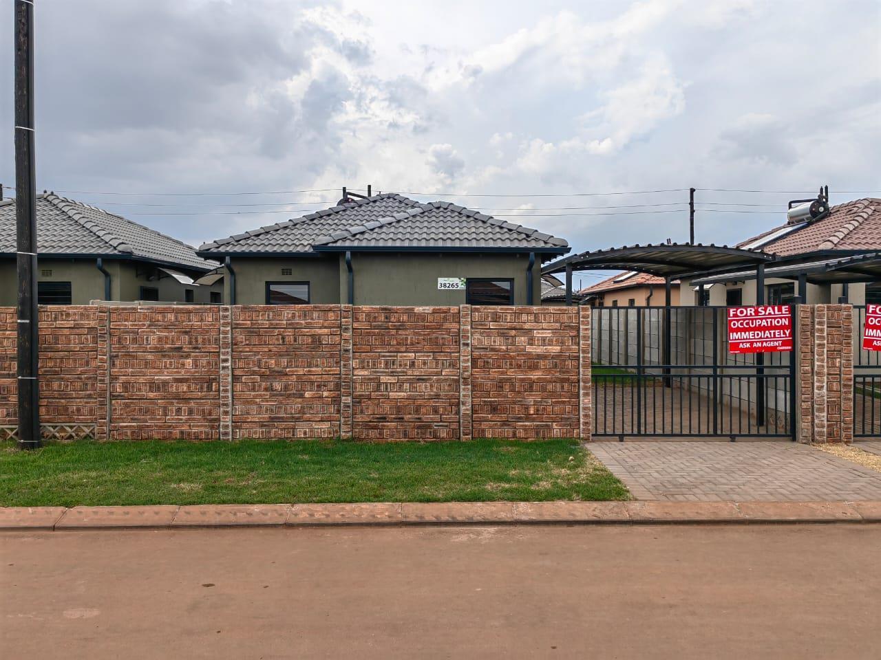 2 Bedroom House in Protea Glen