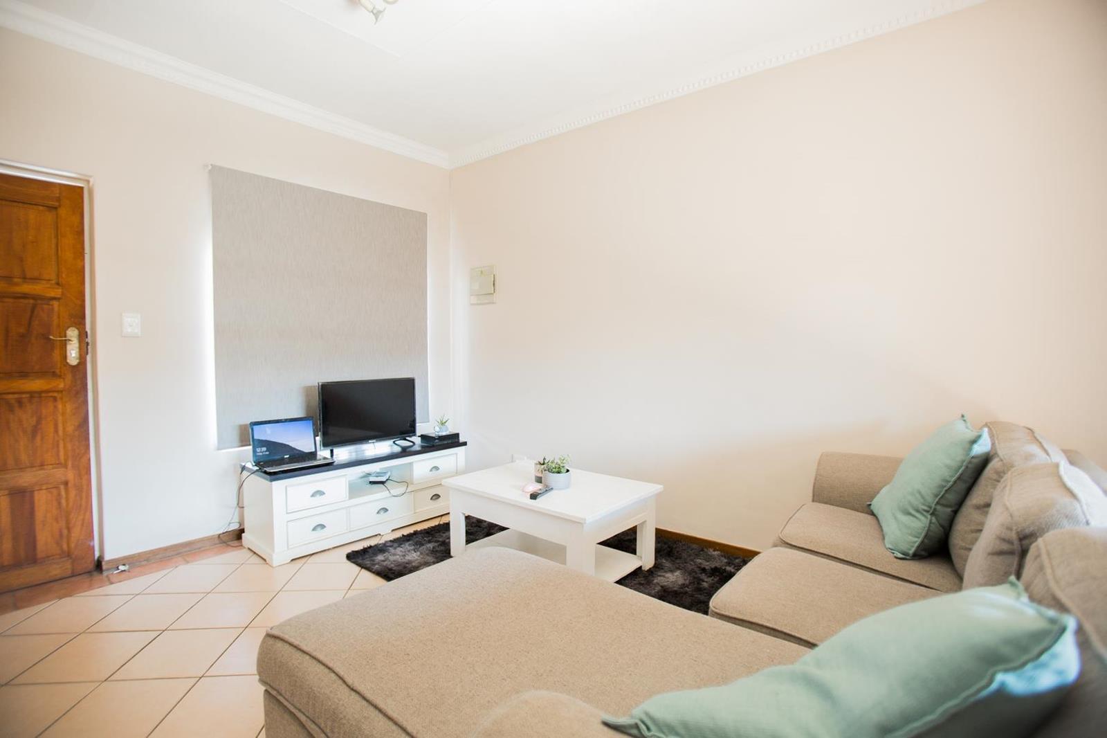 2 Bedroom Townhouse in Mooikloof Ridge