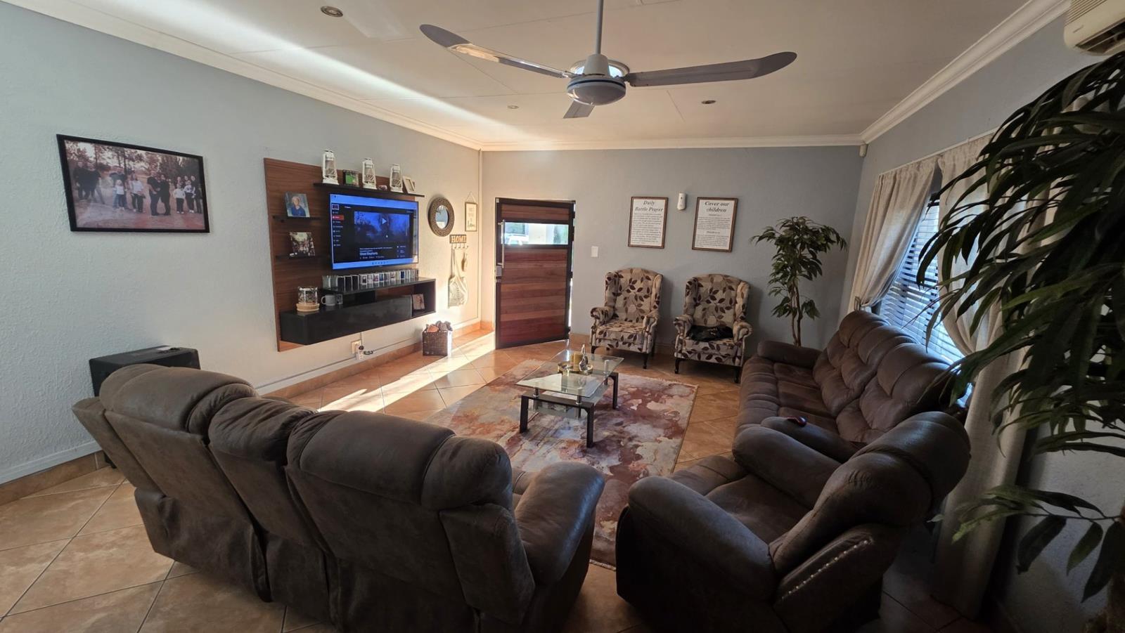 5 Bedroom House in Montana Tuine