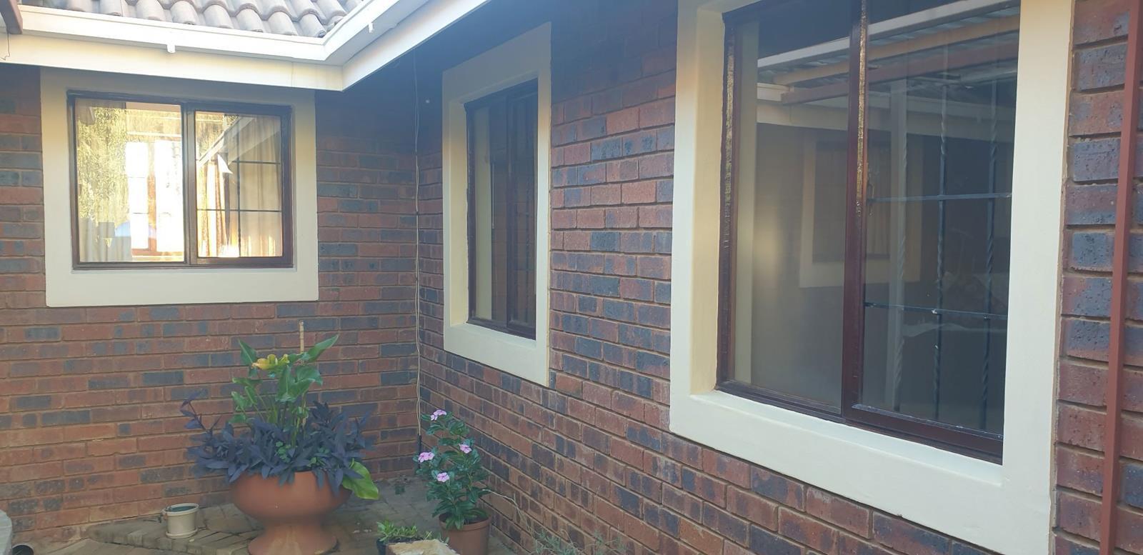 1 Bedroom Apartment in Dan Pienaar