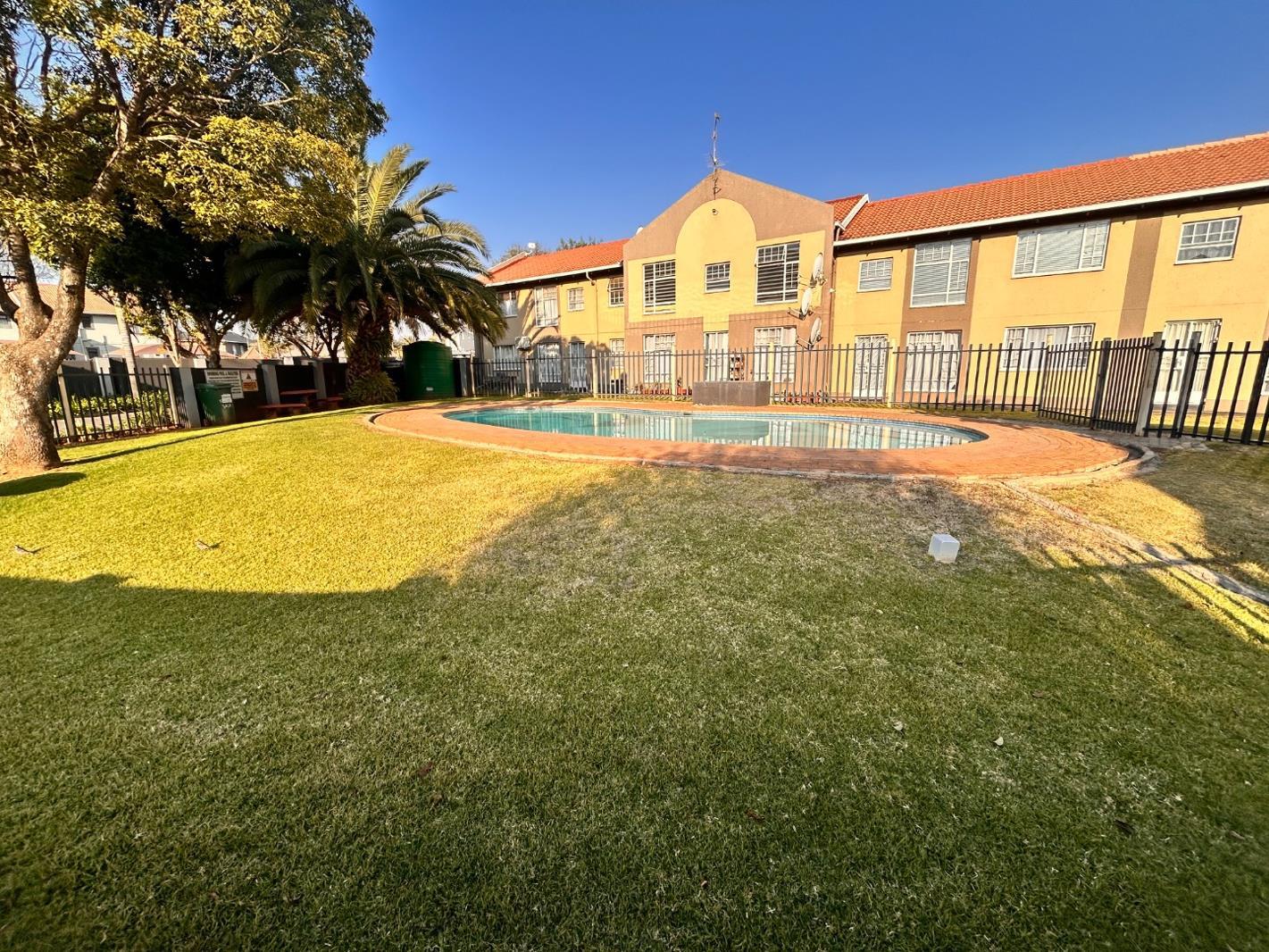 3 Bedroom Townhouse in Verwoerdpark