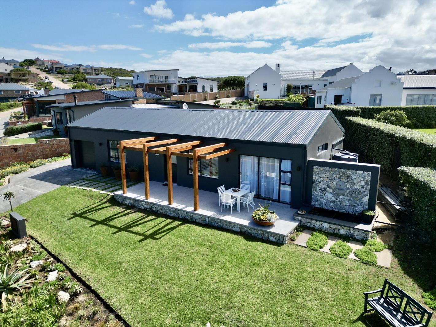 2 Bedroom House in Stilbaai Wes