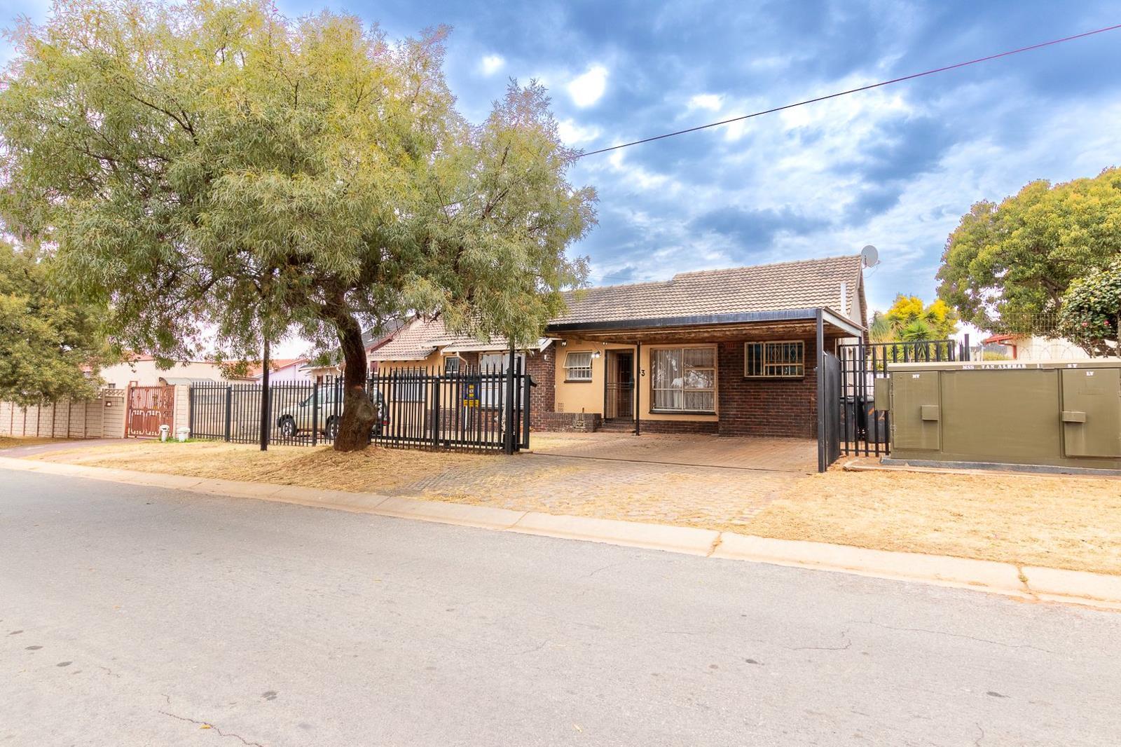 3 Bedroom House in Witpoortjie