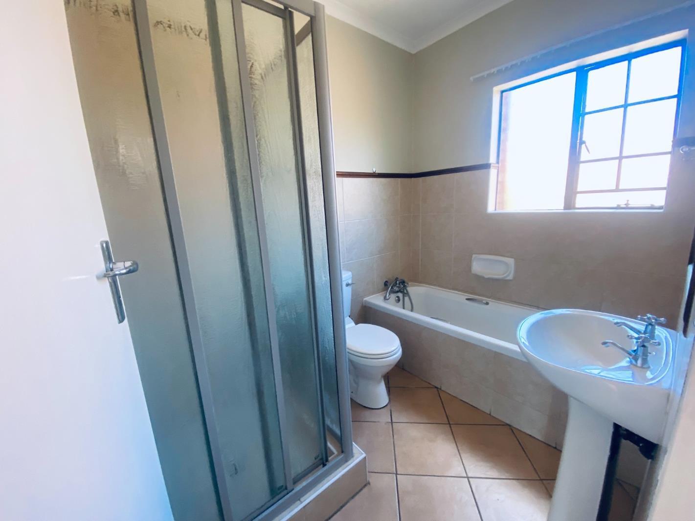 2 Bedroom Apartment in Mooikloof Ridge