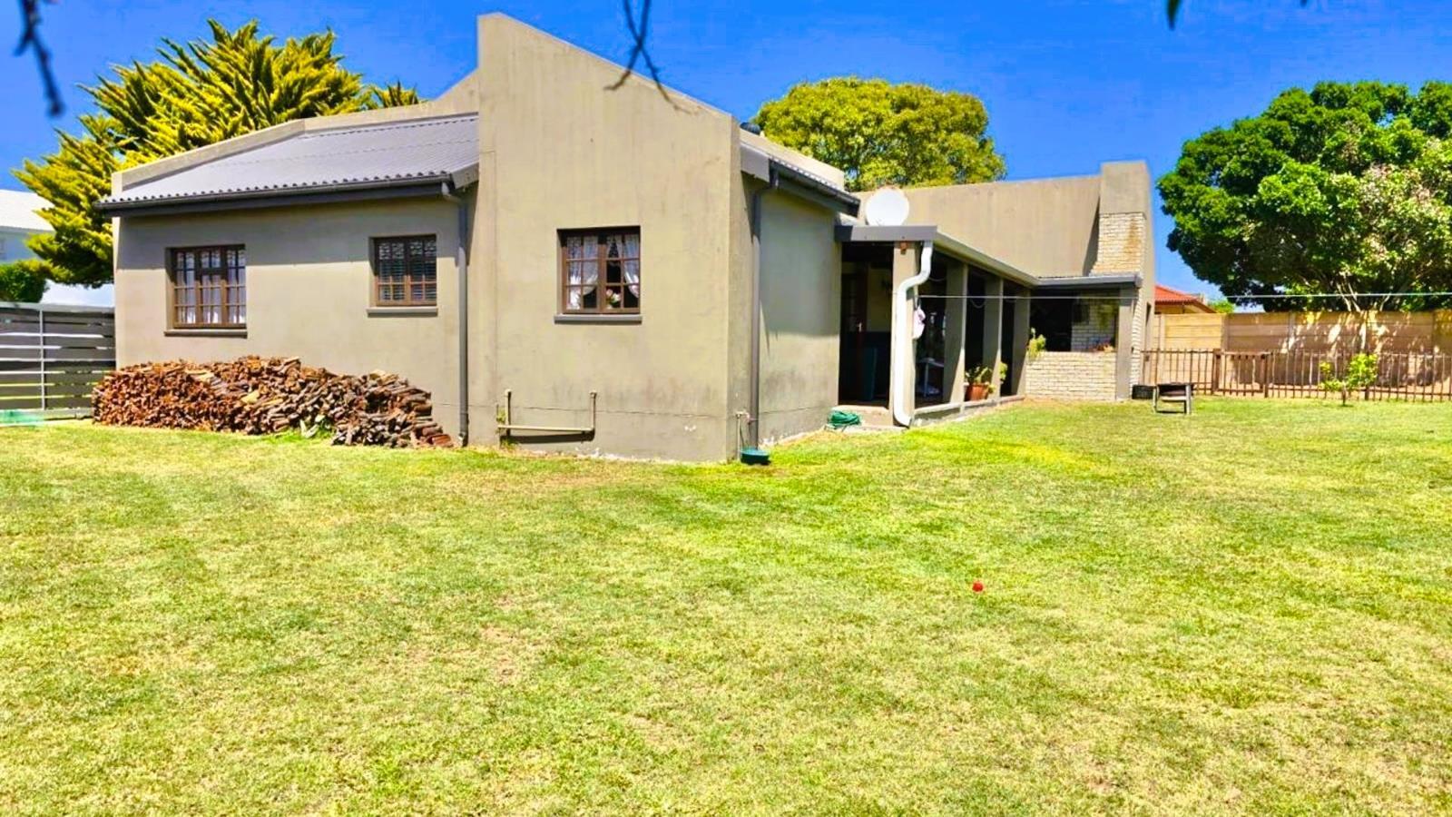 3 Bedroom House in Stilbaai Wes