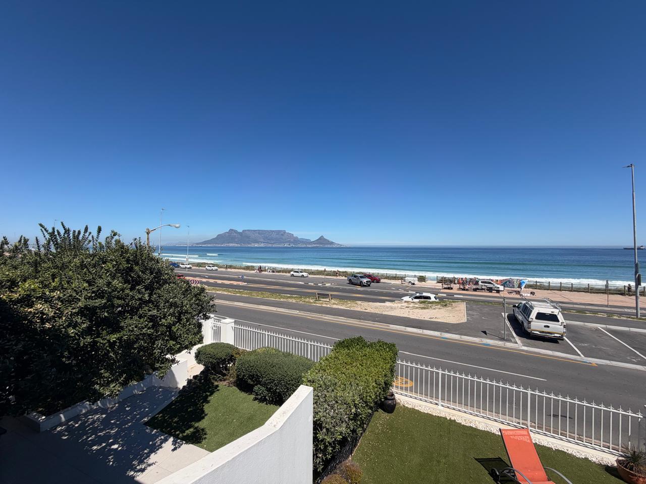 2 Bedroom Apartment in Bloubergstrand