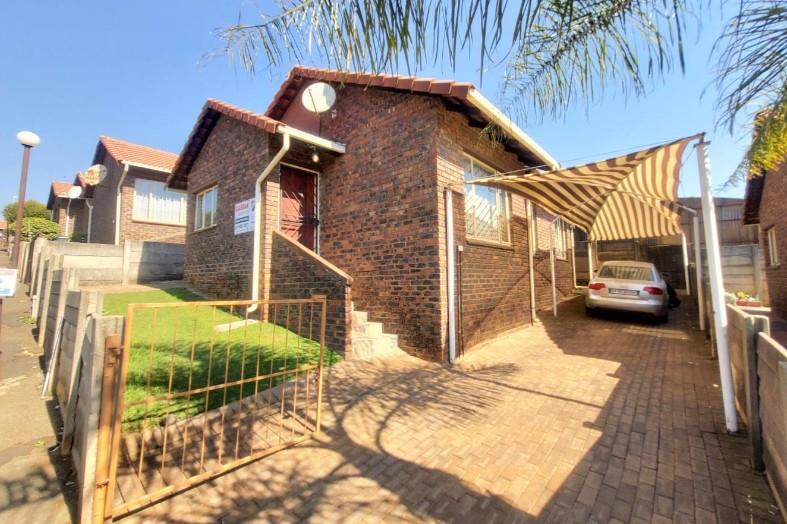 3 Bedroom House in Mondeor