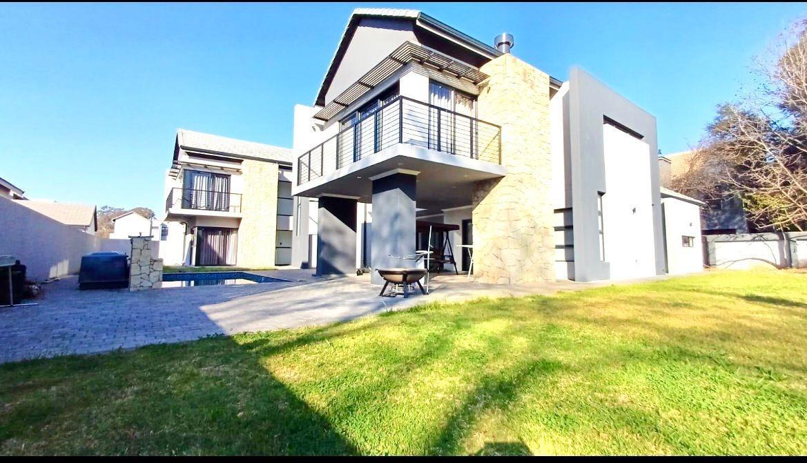 6 Bedroom House in Zwartkop