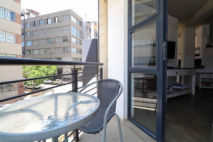 1 Bedroom Apartment in City & Suburban (Maboneng)