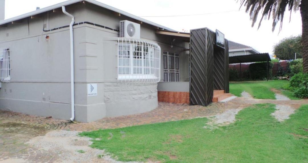 6 Bedroom House in Primrose