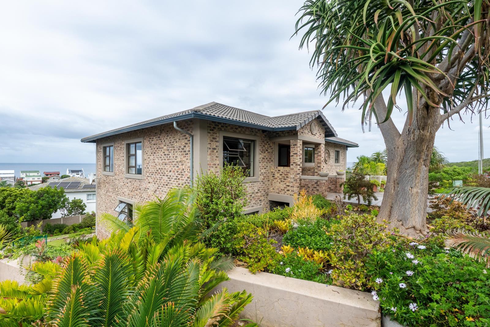 4 Bedroom House in Reebok