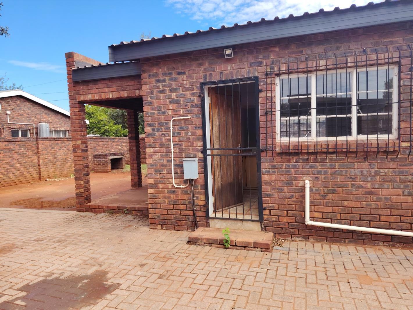 2 Bedroom Apartment in Postmasburg