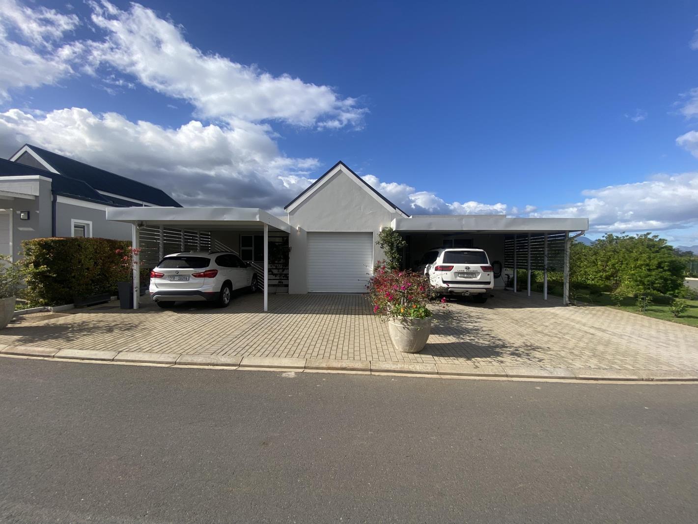 4 Bedroom House in Silwerstrand Golf and River Estate