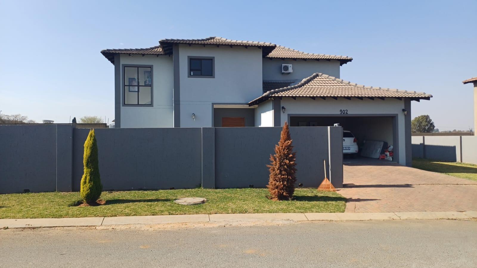 4 Bedroom House in Halfway Gardens