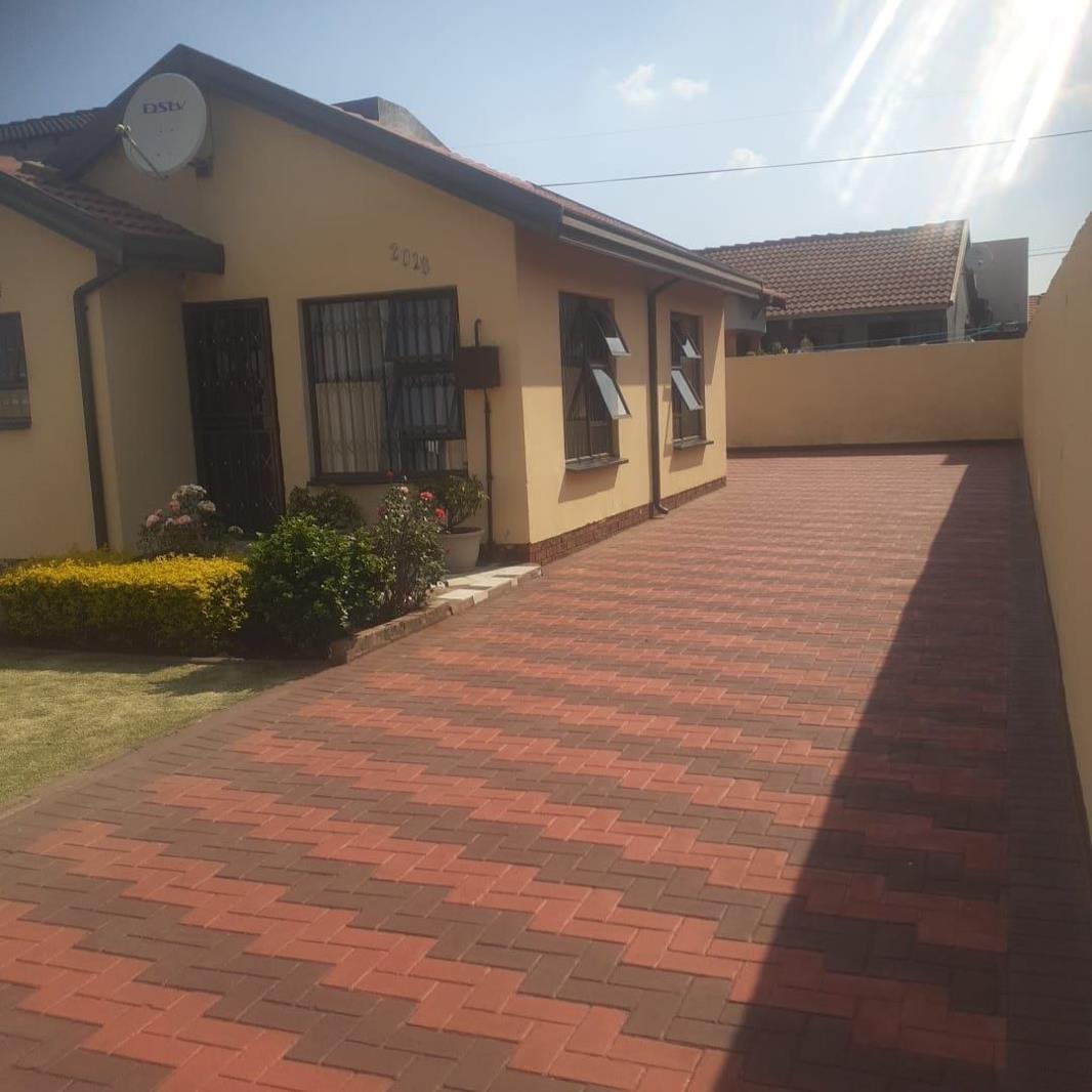 2 Bedroom House in Protea Glen