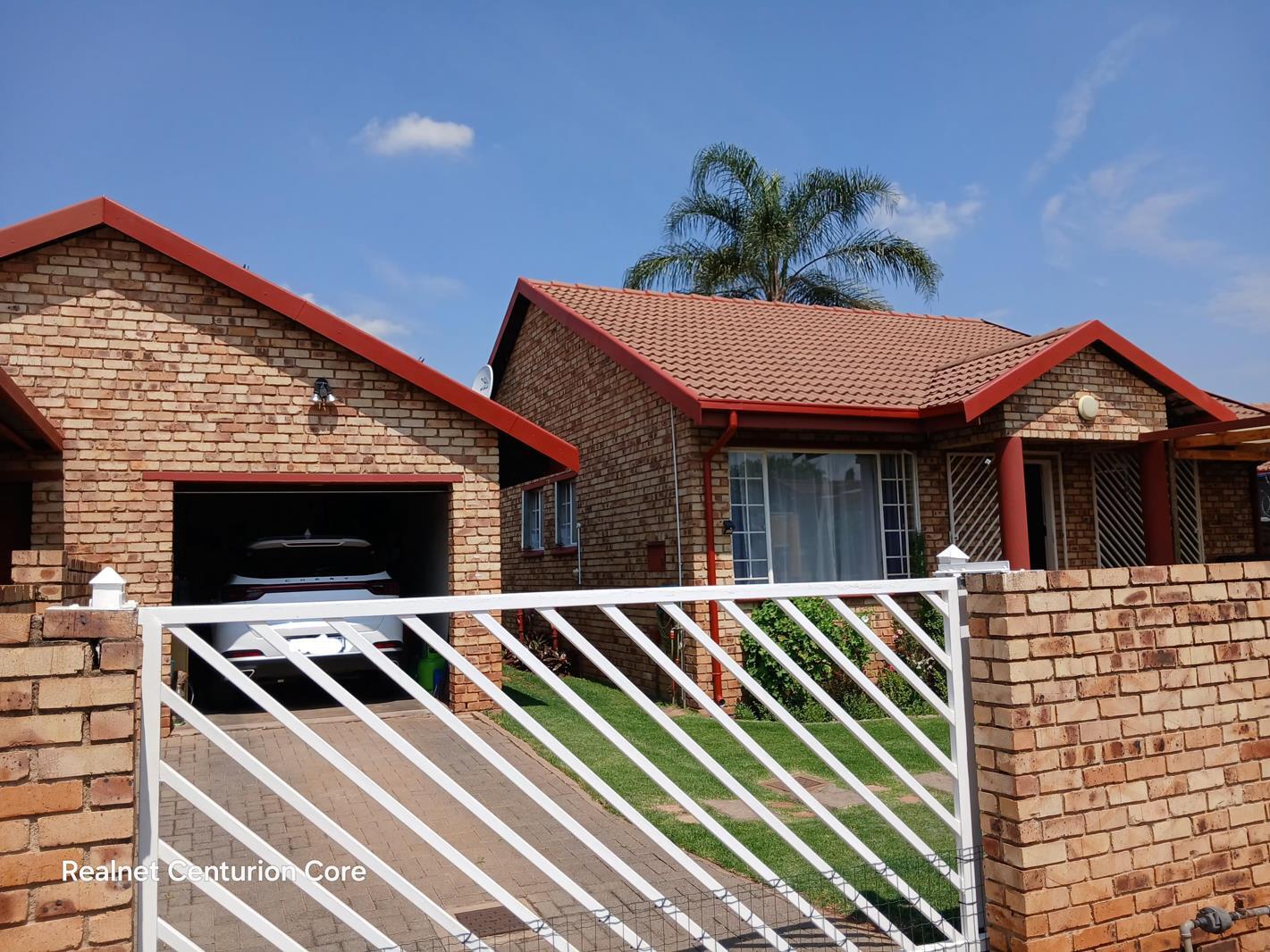 3 Bedroom Simplex in Rooihuiskraal North