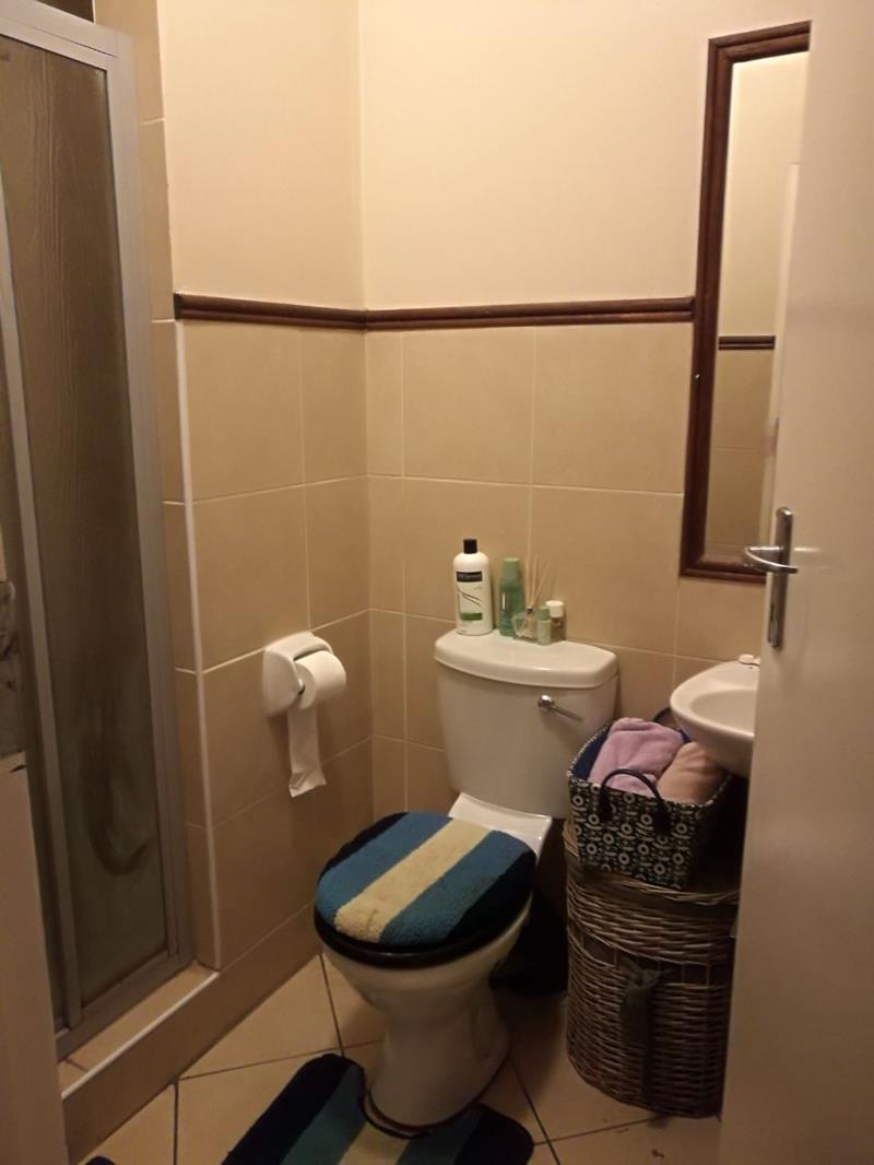 Bachelor apartment in Karenpark