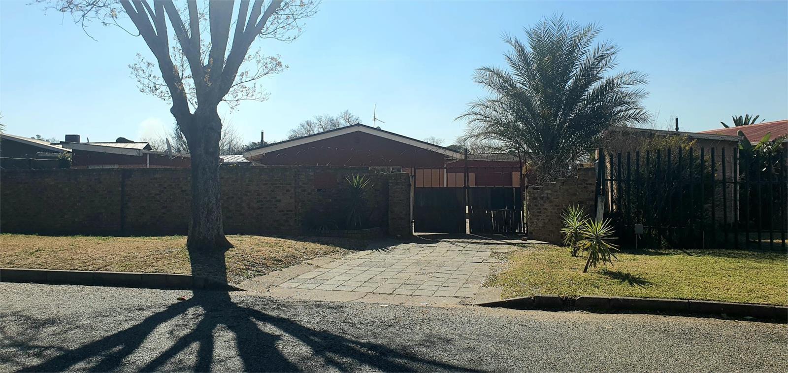 2 Bedroom House in Comet