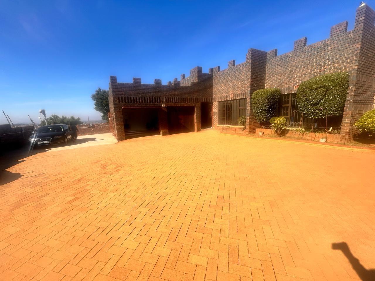 4 Bedroom House in Bassonia