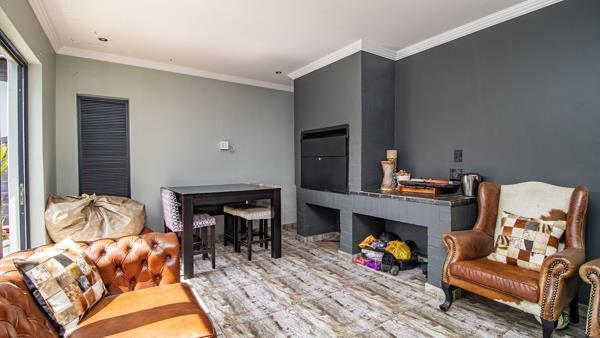 4 Bedroom House in Glen Marais
