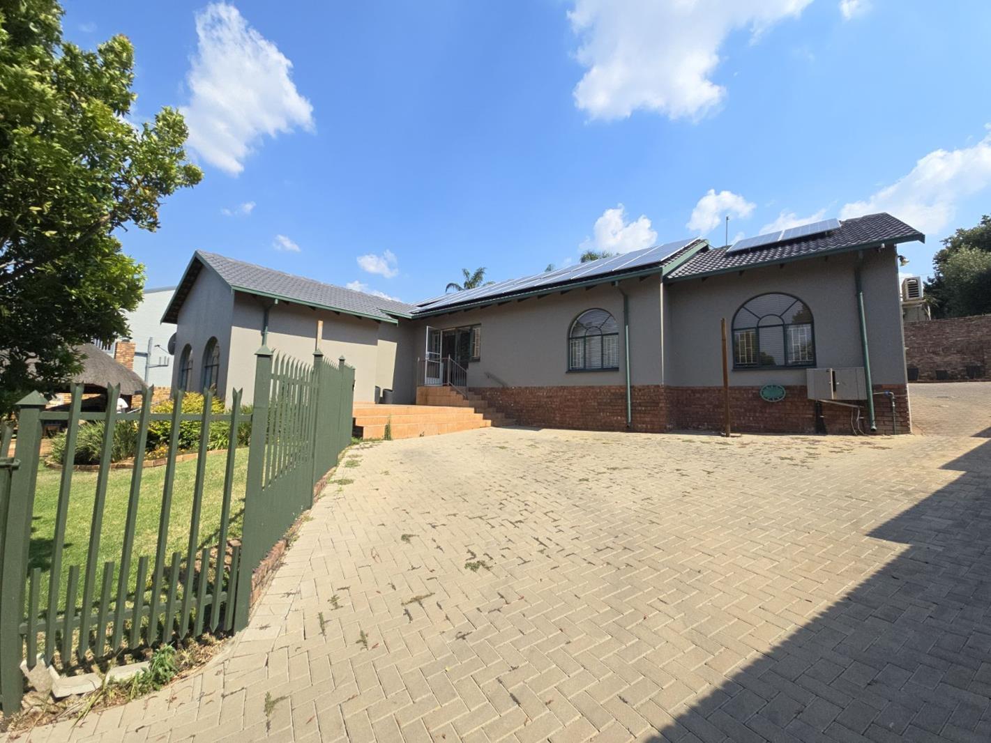 6 Bedroom House in Zwartkop