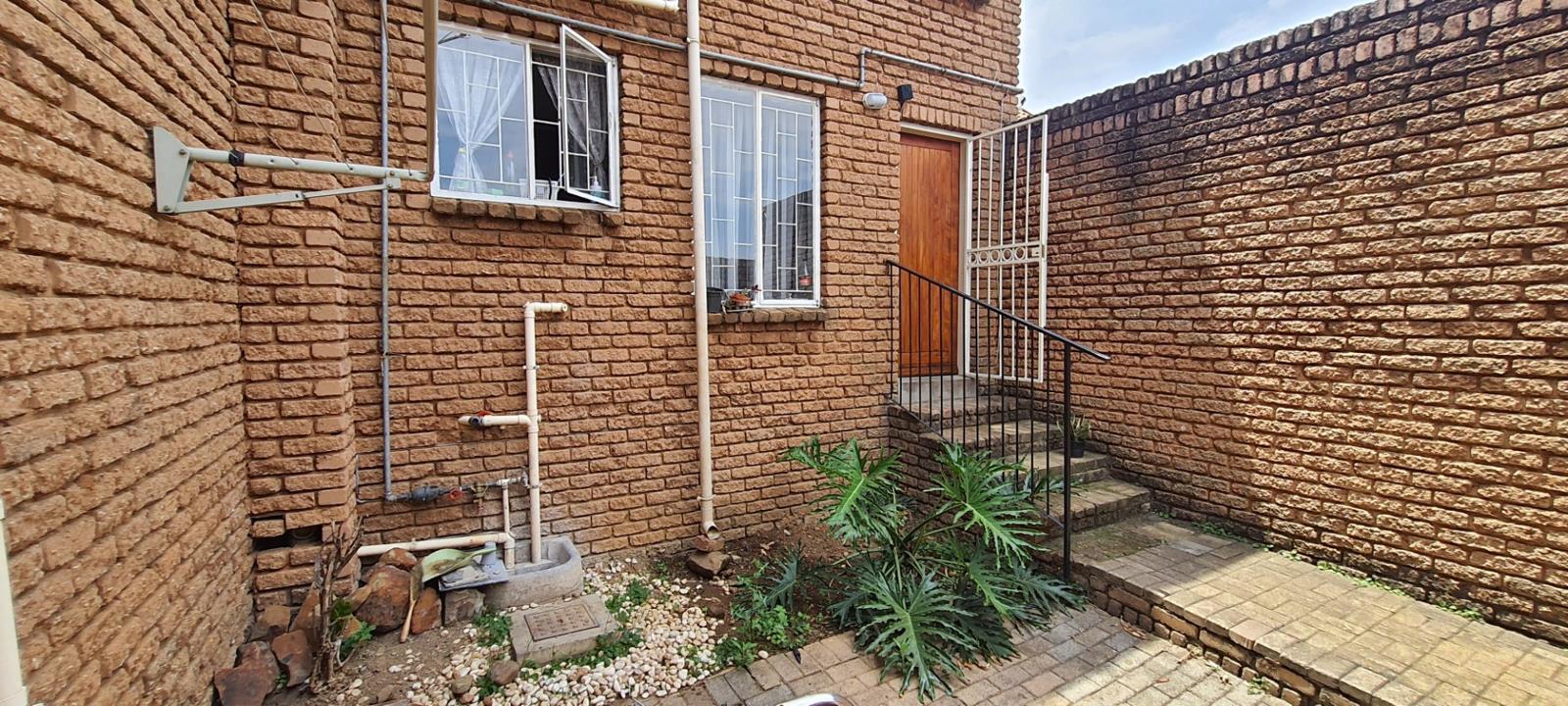 2 Bedroom Duplex in Moreleta Park
